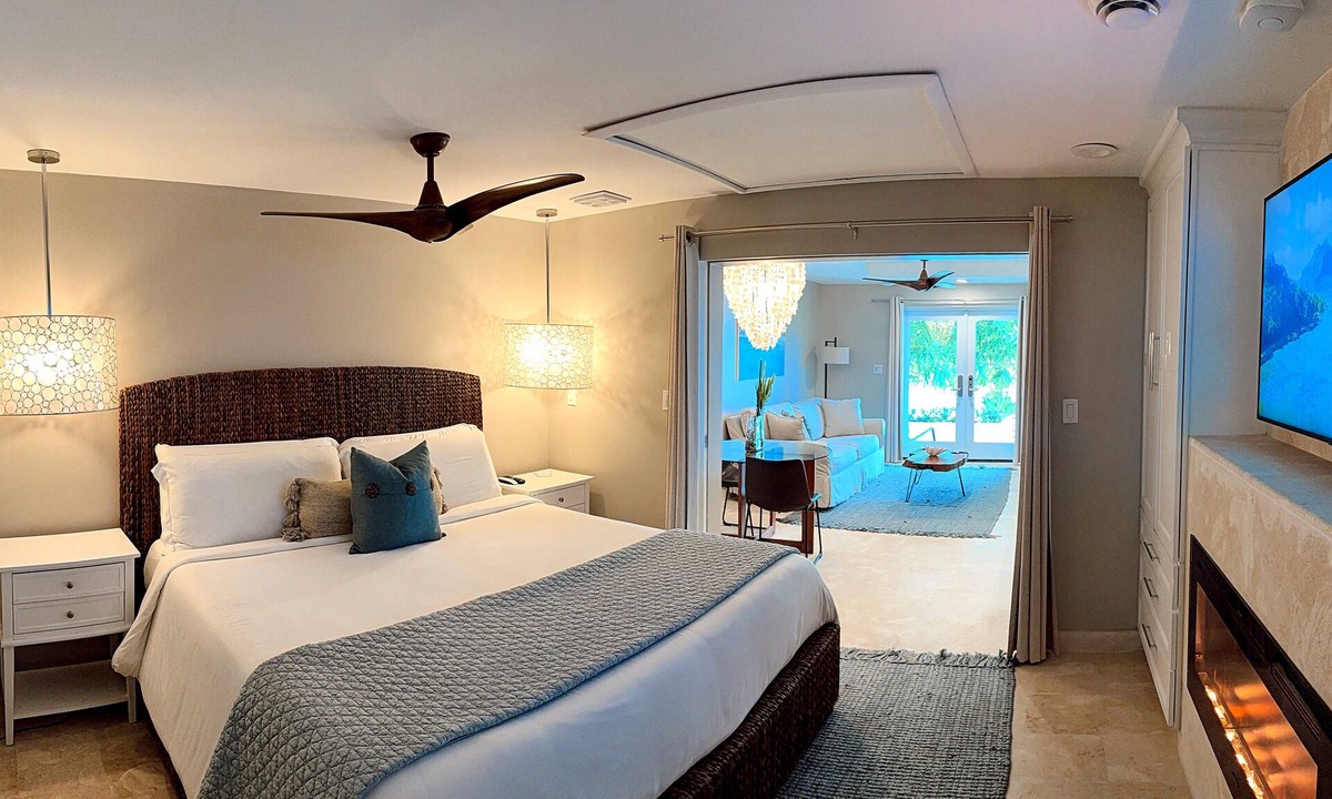 Challengers Hotel | Basseterre Suite – Luxury Ocean View Suite Sunset Reef St. Kitts
