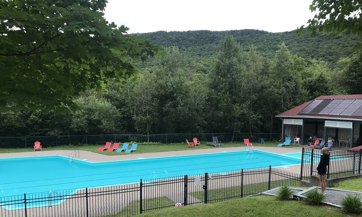 Sutton Condo | CONDO VAL SUTTON (ski 2 minutes away )(walking distance)