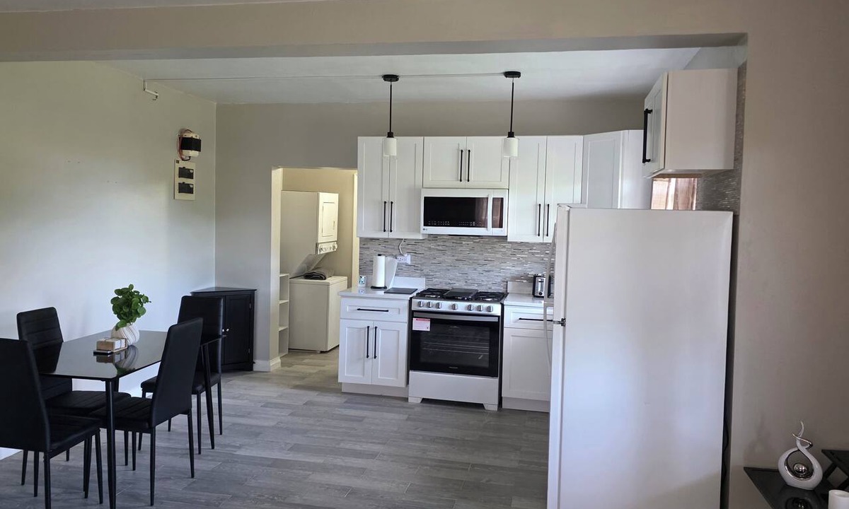 Ogees Apartment | Modern 1BR Mountain View Retreat w/AC & Full Kitchen