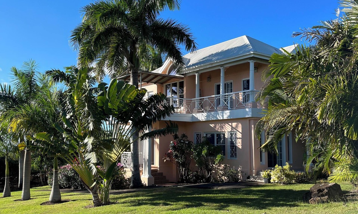Jessups Village Villa | Royal Palm Villas, #1 Location. Minutes to Pinney's Beach, with AC Bedroom