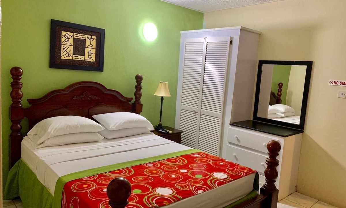 Basseterre House | Seaview Inn