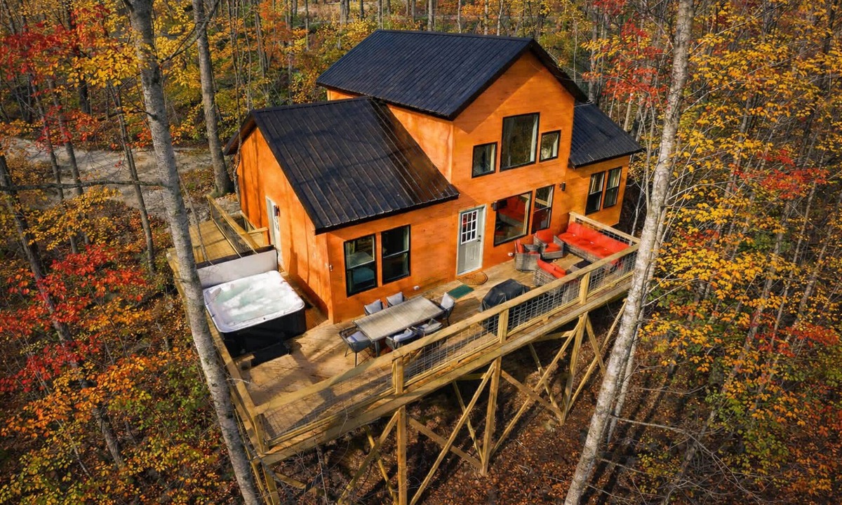 Stanton Cabin | Skyward Chalet - Hot Tub - Fire Pit - Deck - RRG
