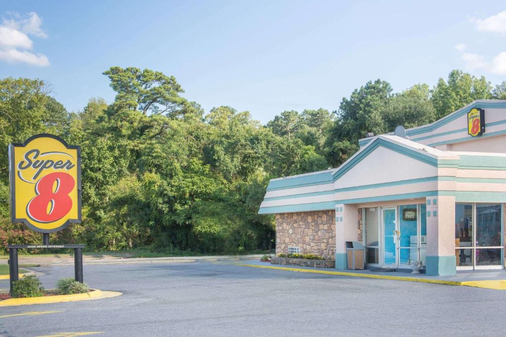 Durham Hotel | Super 8 by Wyndham Durham/University Area NC
