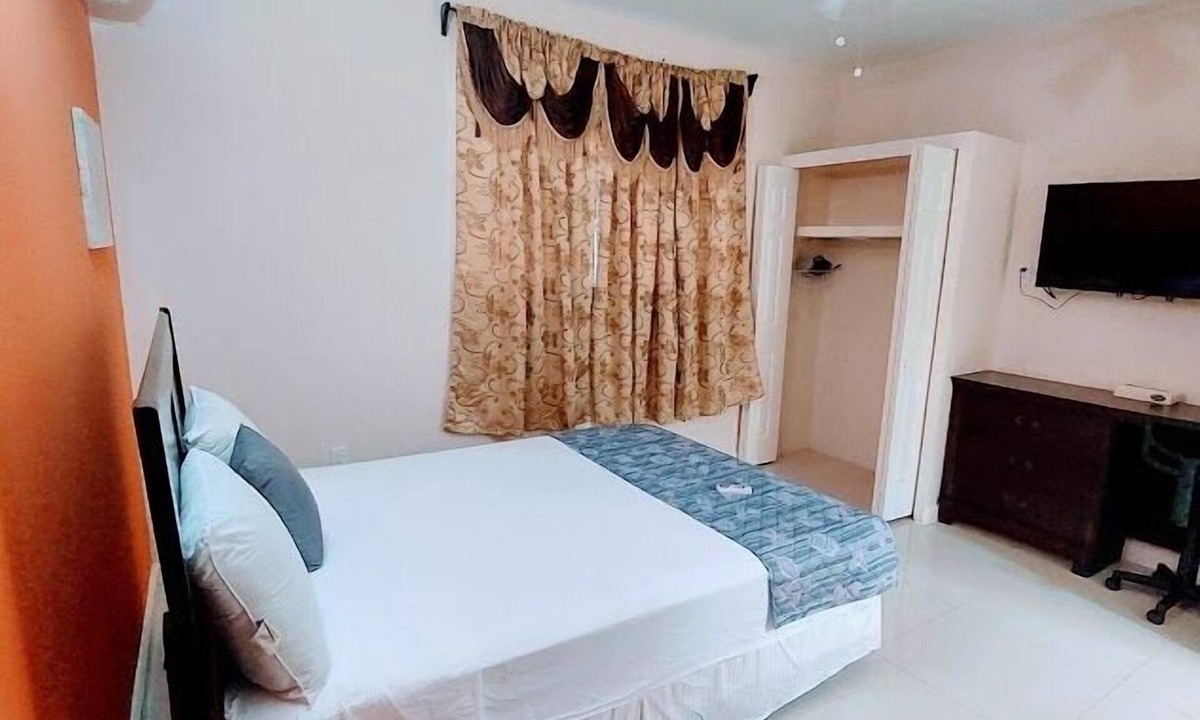 Basseterre House | The Golden Gate Inn