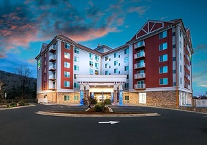 2-Star Hotel ∙ Holiday Inn Express & Suites Asheville Downtown, an IHG Hotel in Asheville