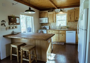 Aspen Ridge Mountain Getaway with Breathtaking Views, Wi-Fi in Divide