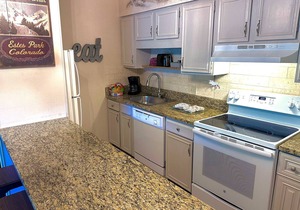 Bright, newly updated condo with river view off deck, close to the National Park in Estes Park