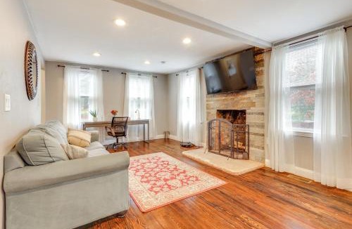 Foxboro House | 2 Mi to Gillette Stadium: Foxborough Retreat!