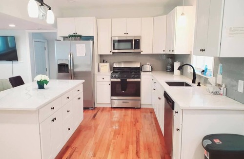 Everett House | 3 Large Bedrooms | Modern Décor | Spacious