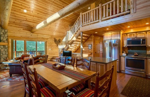 Windcliff Estates House | Armstrong Luxury Log Vacation At Windcliff 4 Bedroom Home by RedAwning