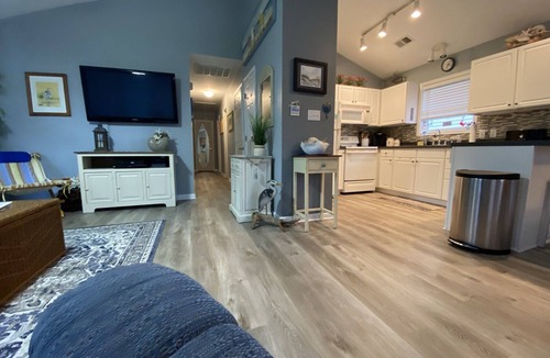 Colington House | Comfy Three Bedrooms, Two Baths, Competitively Priced with Lots of Amenities