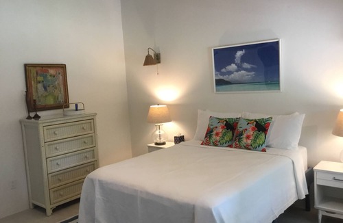 Jessups Village Villa | Family sized home in quiet neighbourhood close to beach. Comfort & convenience.