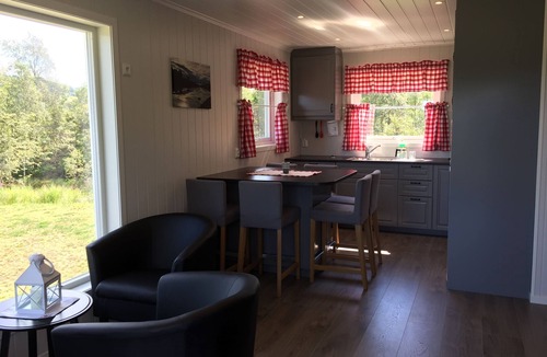 Radoy Cabin | Great cottage for rent in beautiful Nordhordland. Close to sea, with terrace and whirlpool.