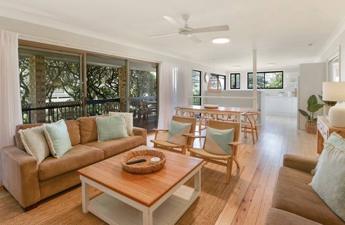 Avoca Beach House | Hear the Waves - So close!