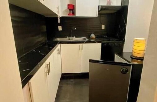 Guadalajara Apartment | Loft + Kitchen + Bathroom + Living Room/3 km from the Cathedral/1 km from the Metro