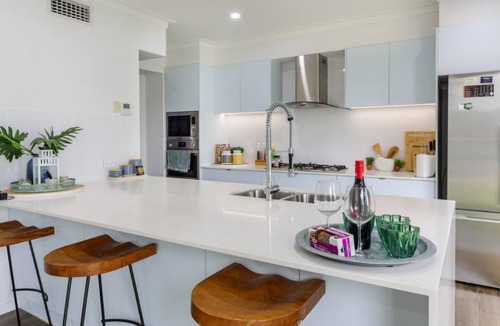 Banksia Beach House | Luxury & Style on the Canal
