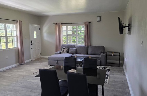 Ogees Apartment | Modern 1BR Mountain View Retreat w/AC & Full Kitchen