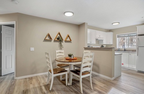 East Village Condo | Modern 3 Beds, A/C, Underground Parking, Saddledome & Stampede