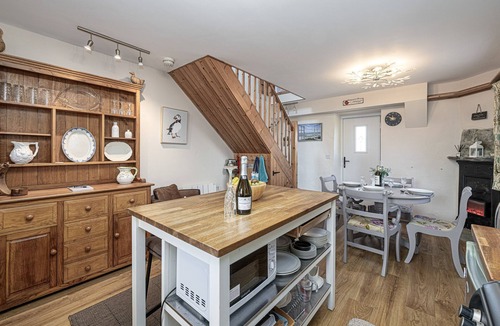 Cemaes Bay Cottage | Penrhyn Cottage - a cottage that sleeps 4 guests in 2 bedrooms