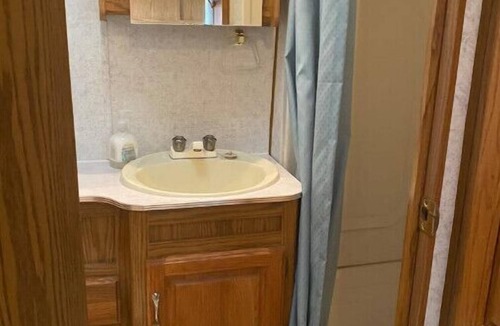 Division No. 3 House | RV camper in Glenwood