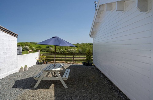 Bude Cabin | Scandinavian Cabin near Bude with Log Burner