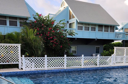 Frigate Bay Condo | Sealofts #18: Cozy 2-bed loft-style condo on the water with WiFi, pool and AC