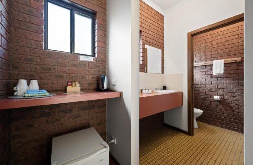 Harrietville Hotel | Snowline Motel