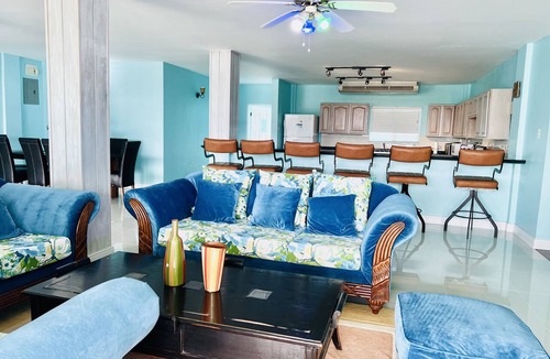 Frigate Bay House | Spacious 4 King Bed En-Suite Apartment on Golf Course with large Pool
