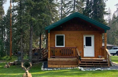Bragg Creek House | Two Pine Cabin
