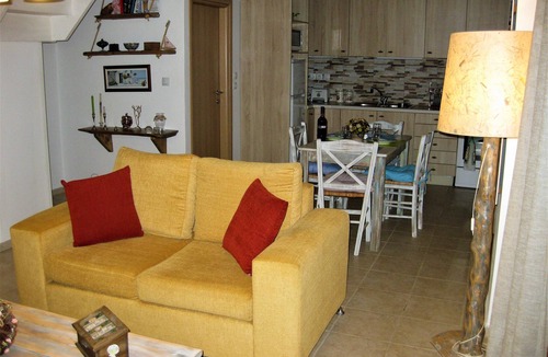 Agios Vasileios Cottage | Villa Ostria, Lefkogia Cottage on a 20.000 sq.m.farm! Only 1 km from the beach.