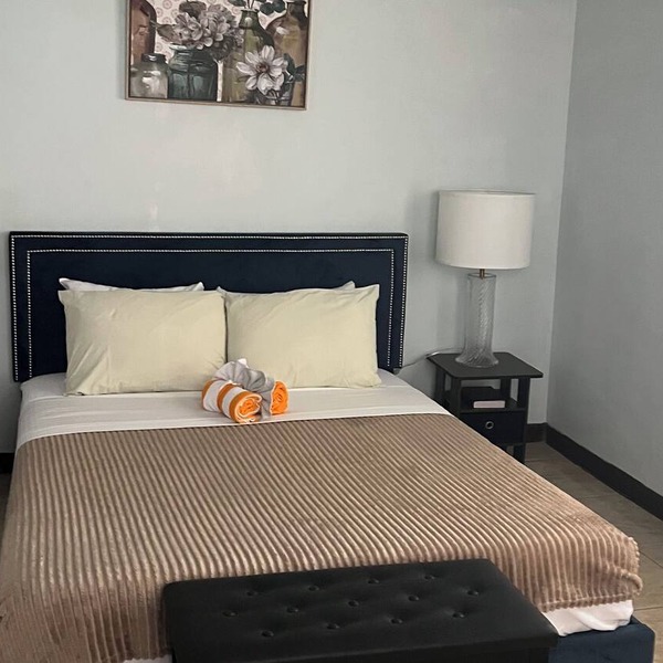 Periwinkles cozy retreat in Dieppe Bay Town