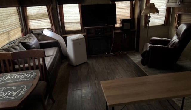 1 Bed, 1 Bath High End RV, Fully Furnished, Pet Friendly in Midland
