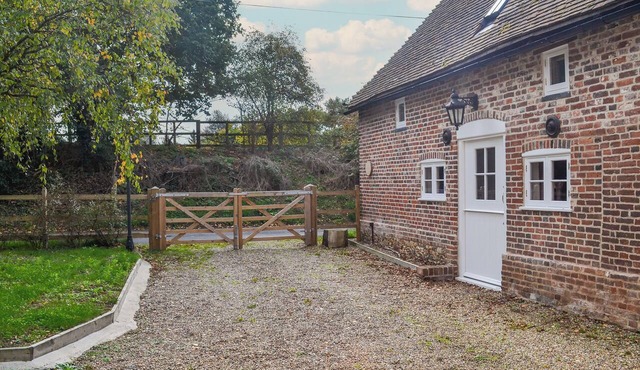 2 bedroom accommodation in Hothfield in Hothfield