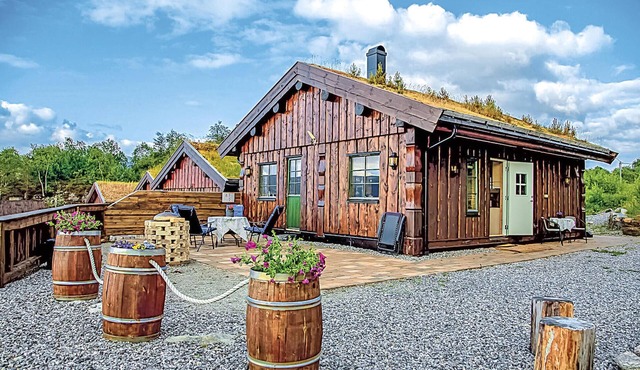 2 bedroom beach front home in Ikornnes in Ikornnes