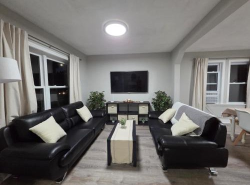 2 Bedroom's, 1 Bathroom,10min-Airport & Boston, 7min-EncoreCasino in Everett