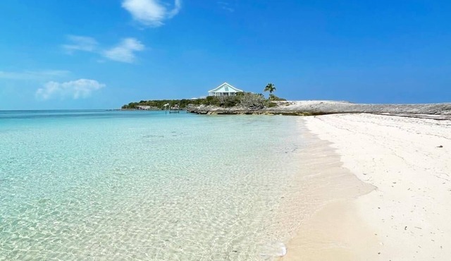 2 Minute walk to a stunning beach on the Atlantic ocean in Man O War