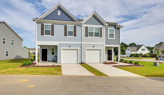 2 Townhome Retreat | Sleeps 12 | 40 Min to Raleigh in Wilson