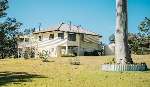 3 bed cottage nestled at the centre of 18 in Blackbutt North