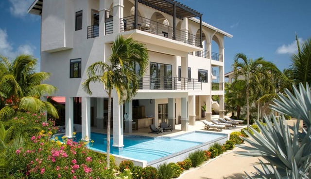 3-Story 4BR Waterfront Villa w/Sunset Views. No Sargassum! in Maya Beach