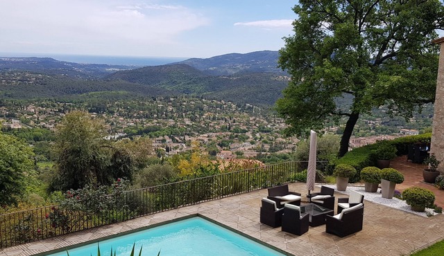 9 pers 220 m² Authentic Provencal farmhouse in Ostal in CABRIS