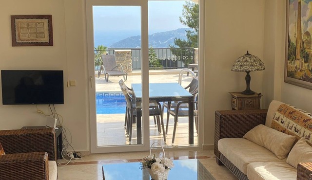 A wonderful holiday villa with a private pool in Alanya.close to the city &beach in Antalya