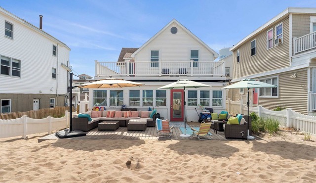 Adorable Renovated Beachfront Retreat w/Private Deck in Salisbury