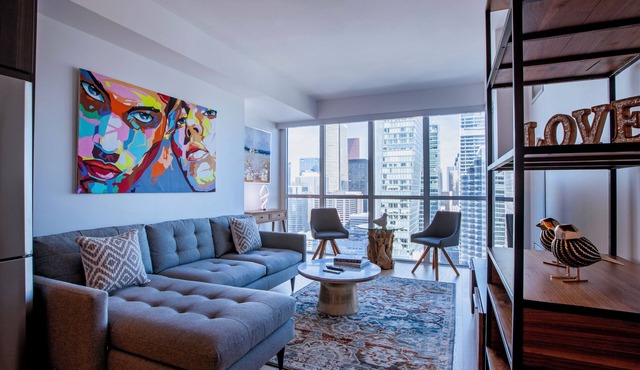 “Amazing 2 Bedrooms Condo” in Downtown Toronto Best location in the downtown! in Toronto