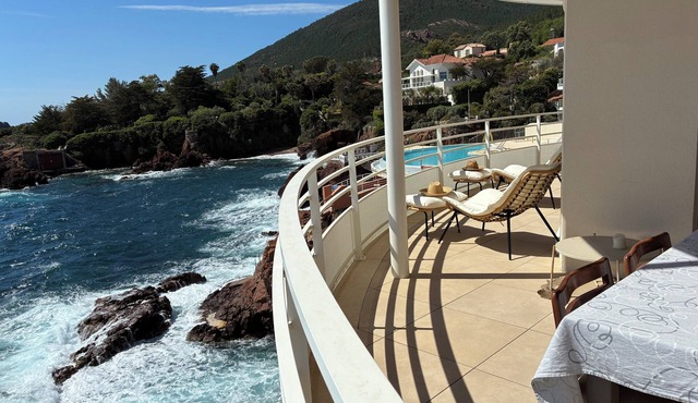 Apartment on the sea Clim heated pool parking in Saint-Raphaël