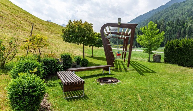 Apartment "Robi" with Mountain View, Garden & Wi-Fi in Fulpmes