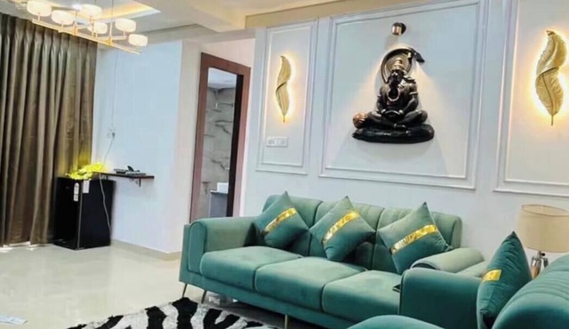 Aurelia Stay is a cozy 3 BHK Airbnb in Sigra Varanasi, offering comfortable room in Varanasi