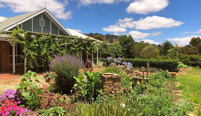 Authentic Farm Style Retreat - Perfect for families and large groups! in Bonnie Doon