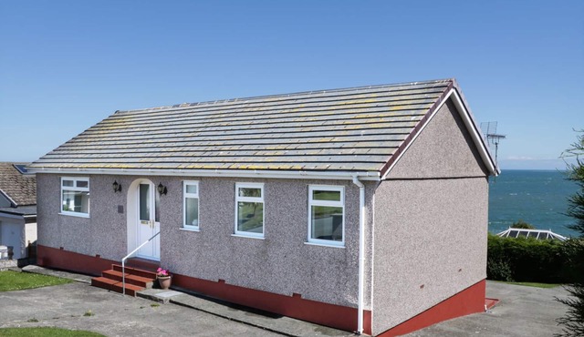 BAY LODGE, pet friendly, country holiday cottage in Bull Bay in Amlwch