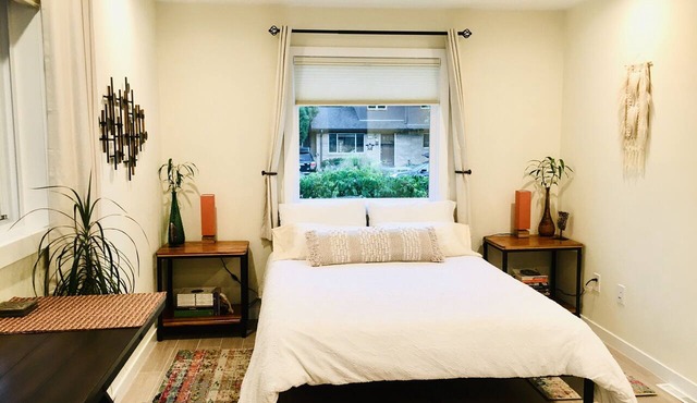 Beautiful modern studio 10 min. from major hiking areas and downtown Boulder in Boulder