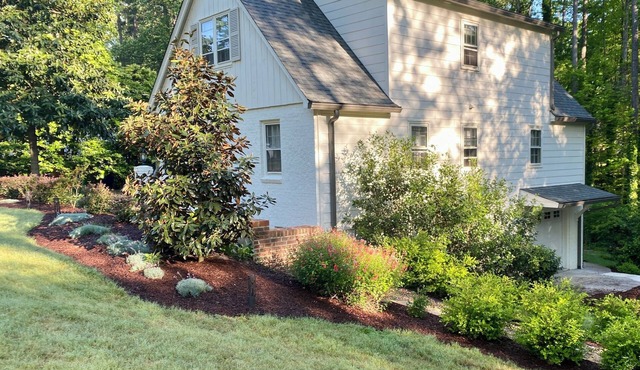 Beautifully remodeled 3BR Home in Raleigh's North Hills Dining &Shopping area in Raleigh
